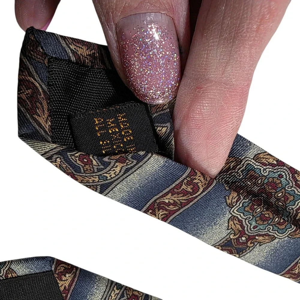 Alexander Julian‎ Colours Pattern Mens Silk Blend Necktie Blue Red Mens Business